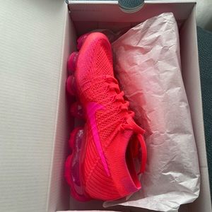 Pink VaporMAX super hot!! Updated photos